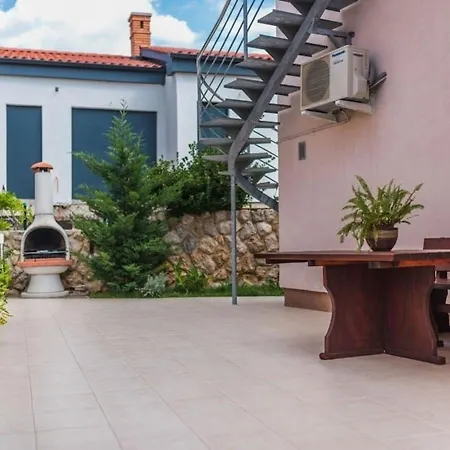 Appartement Grosse In Mit Garten, Grill Und Terrasse *